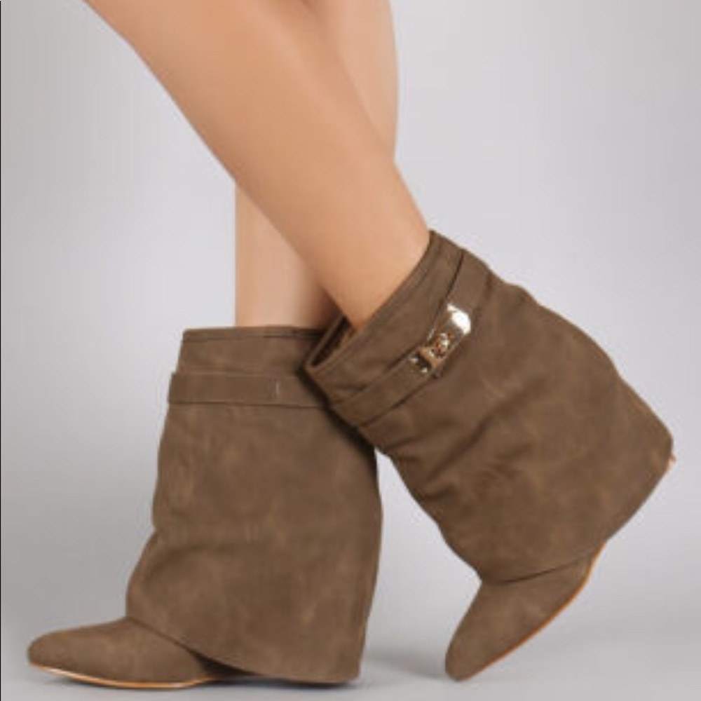 Cape Robbin Taupe Wedge Boots
